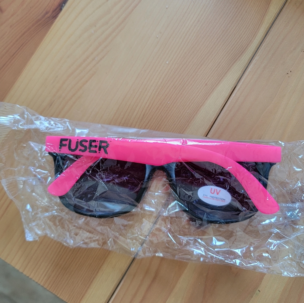 Fuser plastic sunglasses NWT